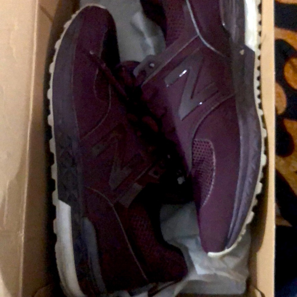 Size 5 kids burgundy New Balance
